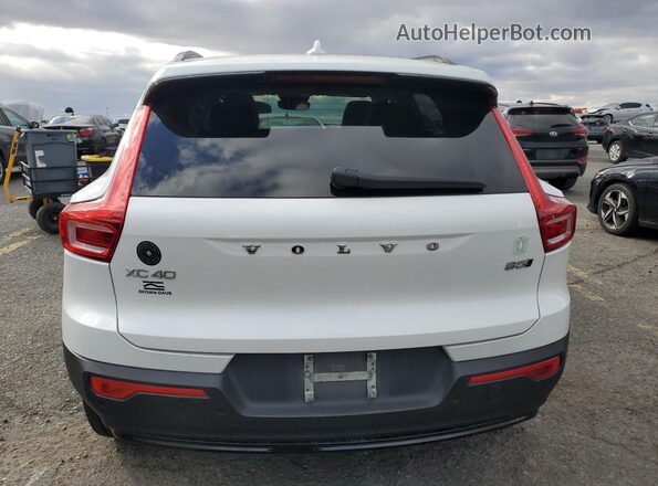 YV4L12UW5P2013021 2023 VOLVO XC40 White 