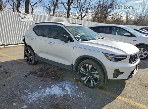 YV4L12UX4P2074823 2023 VOLVO XC40 White Przód prawy