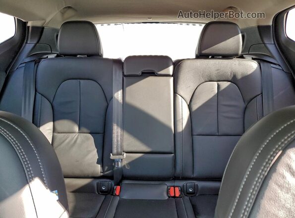 YV4L12UX4P2074823 2023 VOLVO XC40 White Widok tylnych siedzeń