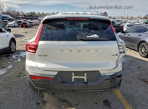 YV4L12UX4P2074823 2023 VOLVO XC40 White Widok z tyłu