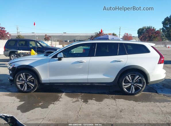 YV4L12WK0S2149799 2025 VOLVO V60 CROSS COUNTRY White 