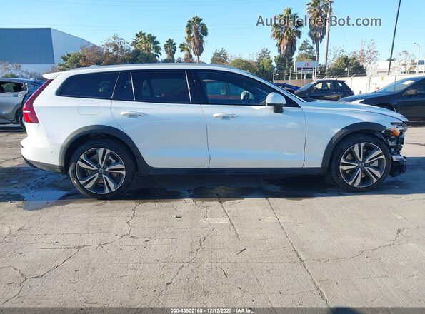 YV4L12WK0S2149799 2025 VOLVO V60 CROSS COUNTRY White სალონის 360-გრადუსიანი ხედი