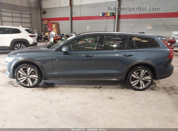 YV4L12WK1S2146894 2025 VOLVO V60 CROSS COUNTRY Blue Widok wnętrza 360 stopni