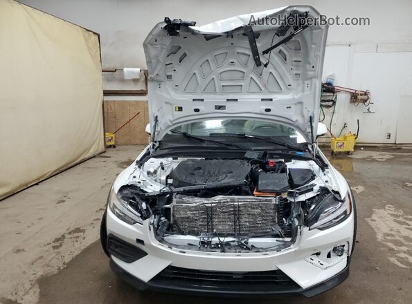 YV4L12WK3S2149330 2025 VOLVO V60 White Vista frontal