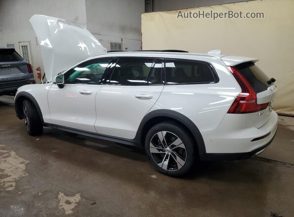 YV4L12WK3S2149330 2025 VOLVO V60 White Trasero izquierdo