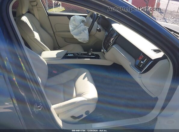 YV4L12WK9S2146884 2025 VOLVO V60 CROSS COUNTRY Blue Vista interior delantera