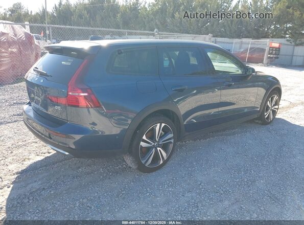 YV4L12WK9S2146884 2025 VOLVO V60 CROSS COUNTRY Blue Trasero derecho