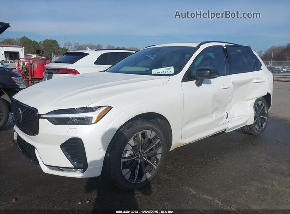 YV4M12RC6T1341535 2026 VOLVO XC60 White Vista tres cuartos delantera izquierda
