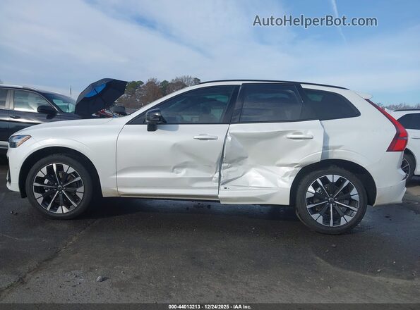 YV4M12RC6T1341535 2026 VOLVO XC60 White Vista interior de 360 grados