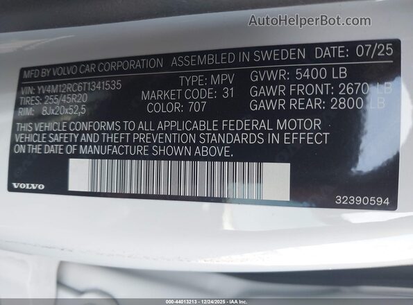 YV4M12RC6T1341535 2026 VOLVO XC60 White Vista del compartimento del motor