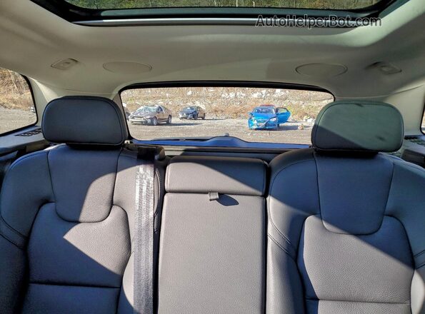 YV4M12RC9S1016067 2025 VOLVO XC60 White Հետևի նստատեղերի տեսք