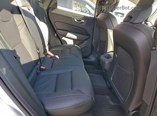 YV4M12RC9S1016067 2025 VOLVO XC60 White Սալոնի հետևի տեսք