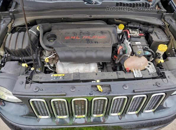 ZACCJBAB4HPF94040 2017 JEEP RENEGADE Black Vista del compartimento del motor