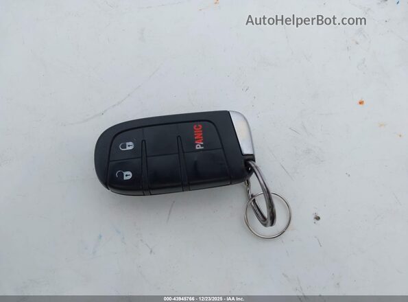ZACNJBAB3KPK55136 2019 JEEP RENEGADE Белый Вид панели приборов