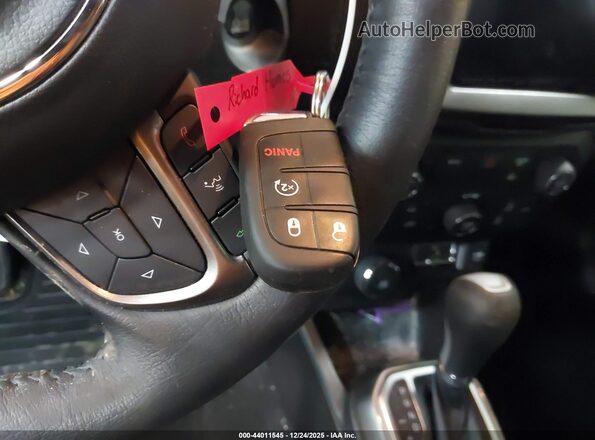 ZACNJDD17NPN73473 2022 JEEP RENEGADE Red Vista del salpicadero
