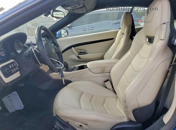 ZAM45VMA5J0282541 2018 MASERATI GRANTURISM Blue Front interior view
