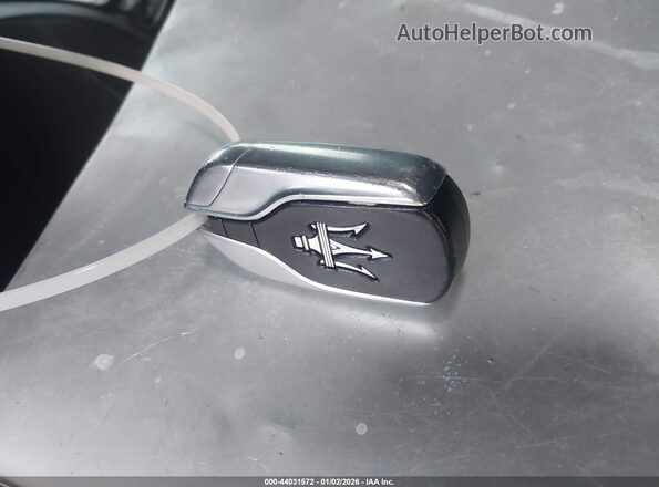 ZAM56RPL4H1244891 2017 MASERATI QUATTROPOR Black Առջևի վահանակի տեսք