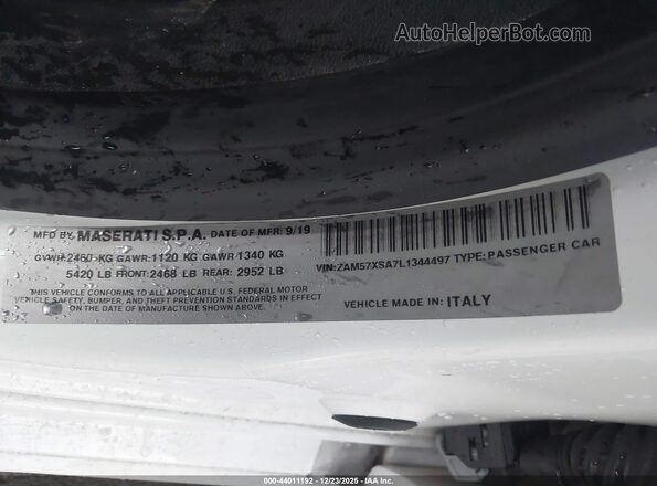 ZAM57XSA7L1344497 2020 MASERATI GHIBLI White Engine compartment view