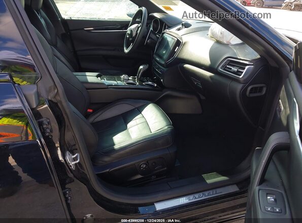 ZAM57YSS3K1313549 2019 MASERATI GHIBLI Black Front interior view