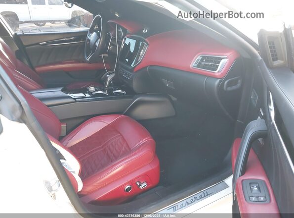 ZAM57YSS6M1371982 2021 MASERATI GHIBLI White Vista interior delantera