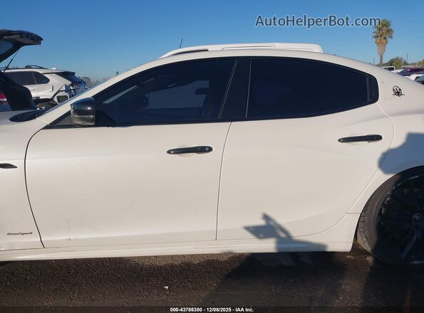 ZAM57YSS6M1371982 2021 MASERATI GHIBLI White Vista interior de 360 grados