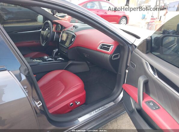 ZAM57YTAXM1368413 2021 MASERATI GHIBLI Gray Vista interior delantera