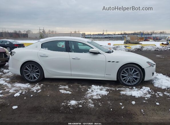 ZAM57YTL0K1322135 2019 MASERATI GHIBLI Белый Вид задней части салона