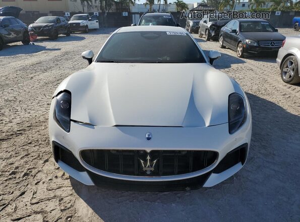 ZAMBMVDB8RX442059 2024 MASERATI GRANTURISM Белый Вид спереди