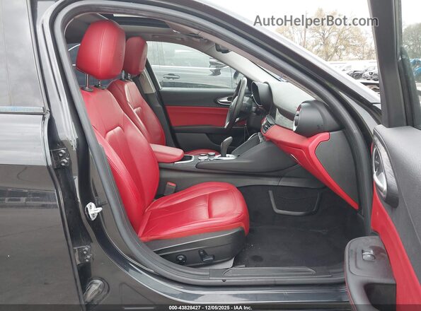 ZARFAMAN3L7637233 2020 ALFA ROMEO GIULIA Black Вид салону спереду
