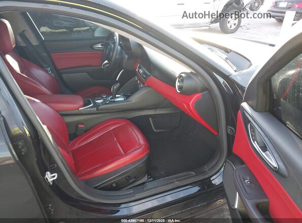 ZARFAMAN4L7635748 2020 ALFA ROMEO GIULIA Black Widok wnętrza z przodu