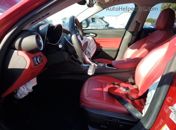 ZARFAMAN7M7639052 2021 ALFA ROMEO GIULIA Red Front interior view