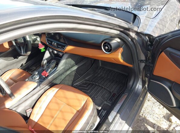 ZARFAMANXK7603353 2019 ALFA ROMEO GIULIA Gray Vista interior delantera