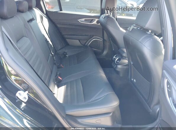 ZARFAMBN0P7669576 2023 ALFA ROMEO GIULIA Black 