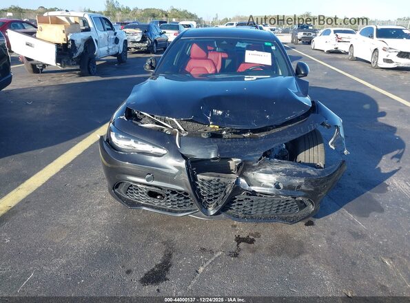 ZARFAMBN0R7682797 2024 ALFA ROMEO GIULIA Black Դիմացի տեսք