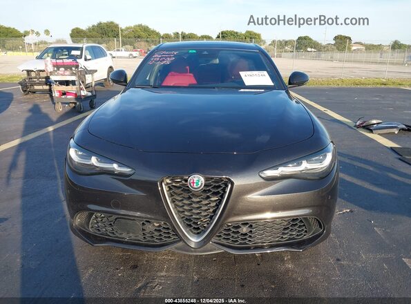 ZARFAMBN0R7682816 2024 ALFA ROMEO GIULIA Black Սալոնի հետևի տեսք