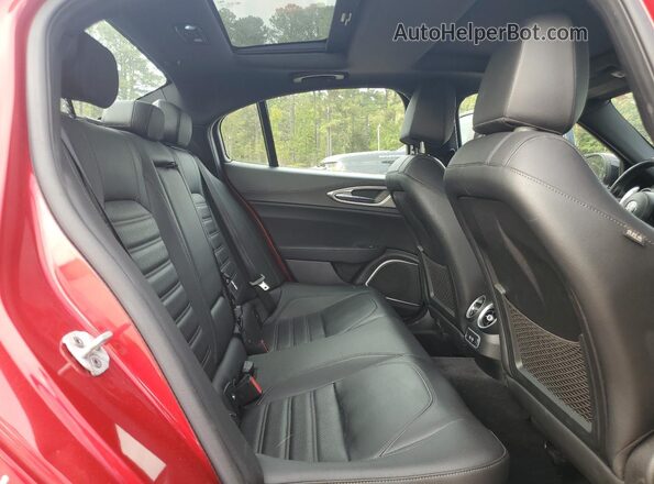 ZARFAMBN1P7670753 2023 ALFA ROMEO GIULIA Red Vista de los asientos traseros