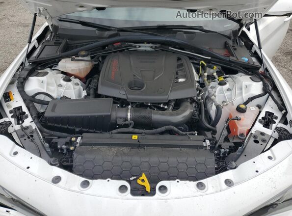 ZARFAMBN3N7665390 2022 ALFA ROMEO GIULIA White Vista interior trasera