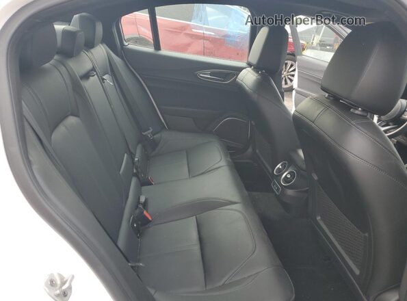 ZARFAMBN3N7665390 2022 ALFA ROMEO GIULIA White Vista de los asientos traseros