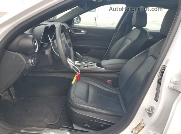 ZARFAMBN3N7665390 2022 ALFA ROMEO GIULIA White Vista interior delantera