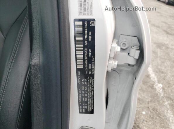 ZARFAMBN3N7665390 2022 ALFA ROMEO GIULIA White Vista del compartimento del motor
