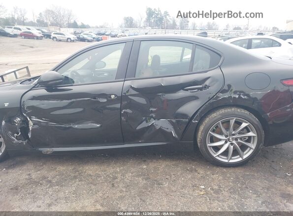 ZARFAMBN5R7679958 2024 ALFA ROMEO GIULIA Black Widok wnętrza 360 stopni