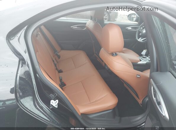 ZARFAMBN5R7679958 2024 ALFA ROMEO GIULIA Black Widok naklejki z numerem VIN