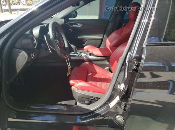 ZARFAMBN6N7664850 2022 ALFA ROMEO GIULIA Black Vista interior delantera