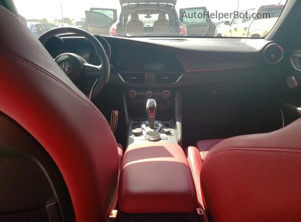 ZARFAMBN6N7664850 2022 ALFA ROMEO GIULIA Black Vista del salpicadero