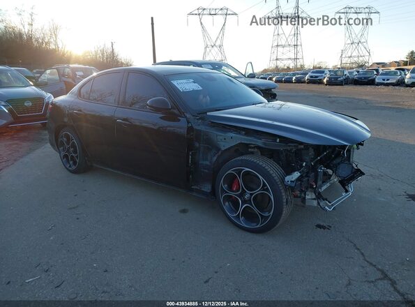 ZARFAMBN6P7667847 2023 ALFA ROMEO GIULIA Black 