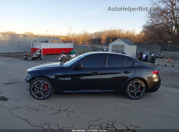 ZARFAMBN6P7667847 2023 ALFA ROMEO GIULIA Black სალონის 360-გრადუსიანი ხედი