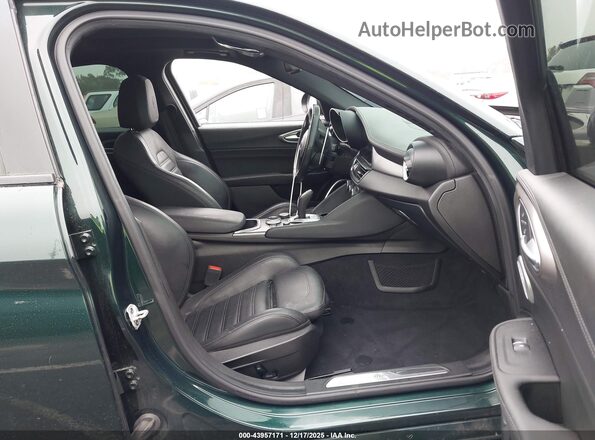 ZARFAMBN8M7649085 2021 ALFA ROMEO GIULIA Green Front interior view