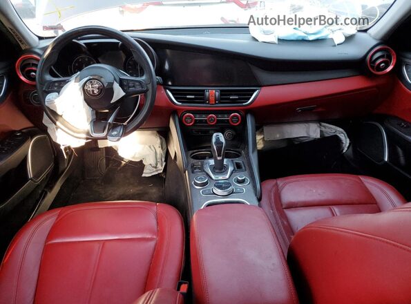 ZARFAMBNXM7644972 2021 ALFA ROMEO GIULIA Gray Widok deski rozdzielczej