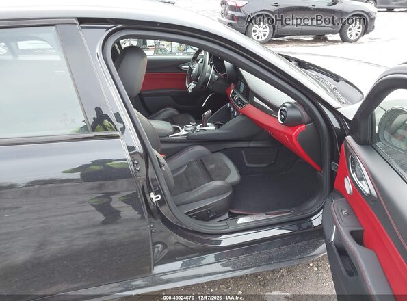 ZARFAMEV0M7648976 2021 ALFA ROMEO GIULIA Black Սալոնի դիմացի տեսք