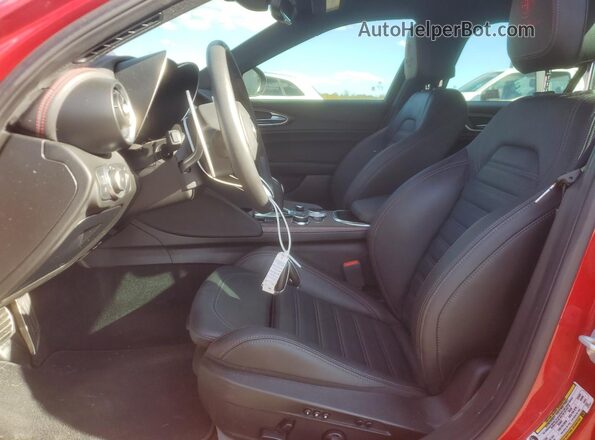 ZARFAMEV8R7690657 2024 ALFA ROMEO GIULIA Red Вид салону спереду